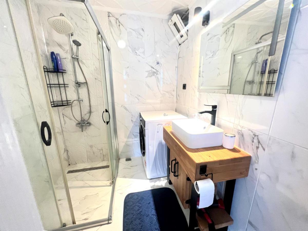 Wonder Homes- Cozy Flat, 2Br, Terrace, Cihangir, Frz3 Istanbul Eksteriør billede